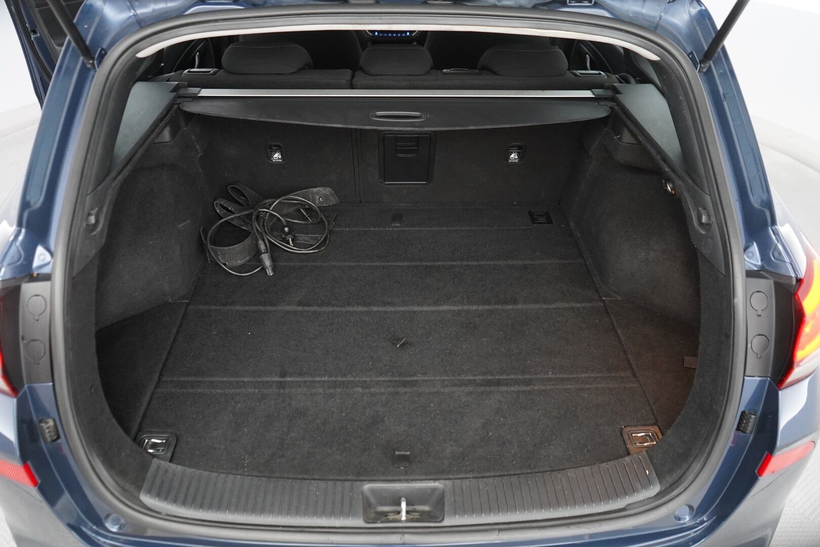 Hyundai i30 Wagon 2018 1,4 T-GDI 7DCT-aut. Comfort *Kamera / Lohko / Vetokoukku / Vakkari / Navi* - Suomi-auto / Merkkihuollettu / Kahdet Hyundain vanteet / Viimesin huolto 100tkm / Huippurenkaat