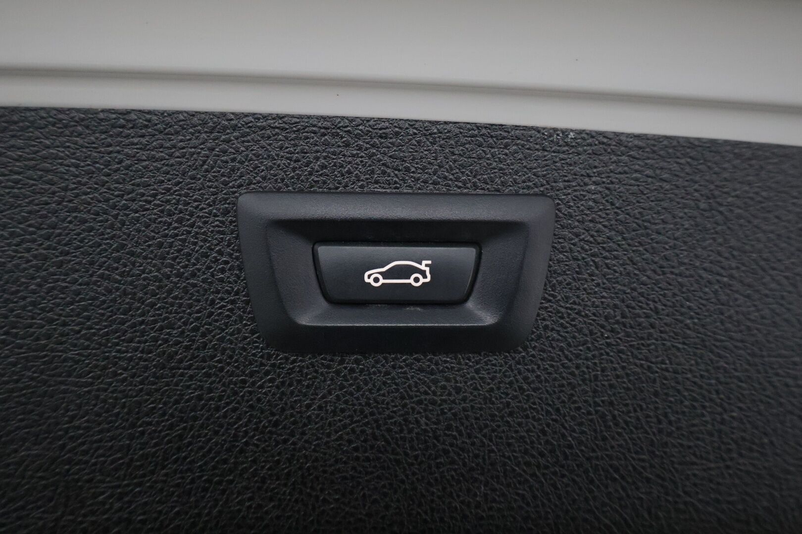 BMW 320 2018 F31 Touring 320d A xDrive Business Exclusive * Webasto / P-tutkat / Ratinlämmitin / M-Sportlook * - Suomiauto / Kattavilla huolloilla - HULLUT AVAJAISHULINAT KORKOTARJOUS 3,29 %