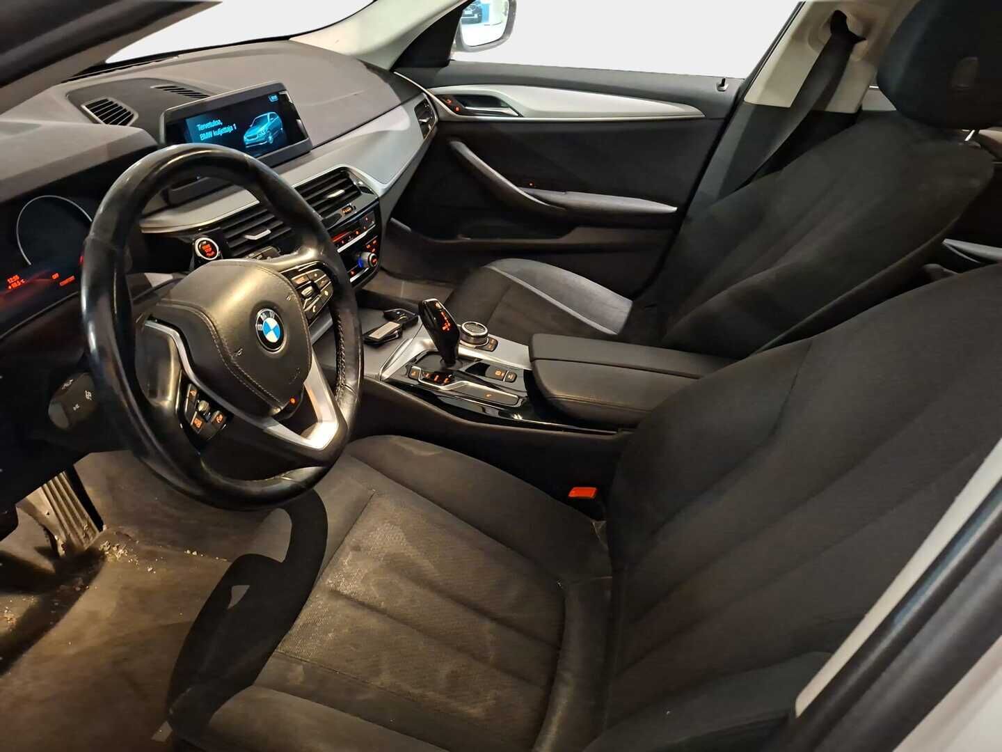BMW 520 2018 G31 Touring 520d A xDrive Business Comfort *P-kamera / Led / Lohko+sisäpistoke / Sähkökontti / Tutkat* - Suomiauto / Hyvä huoltohistoria / Juuri huollettu