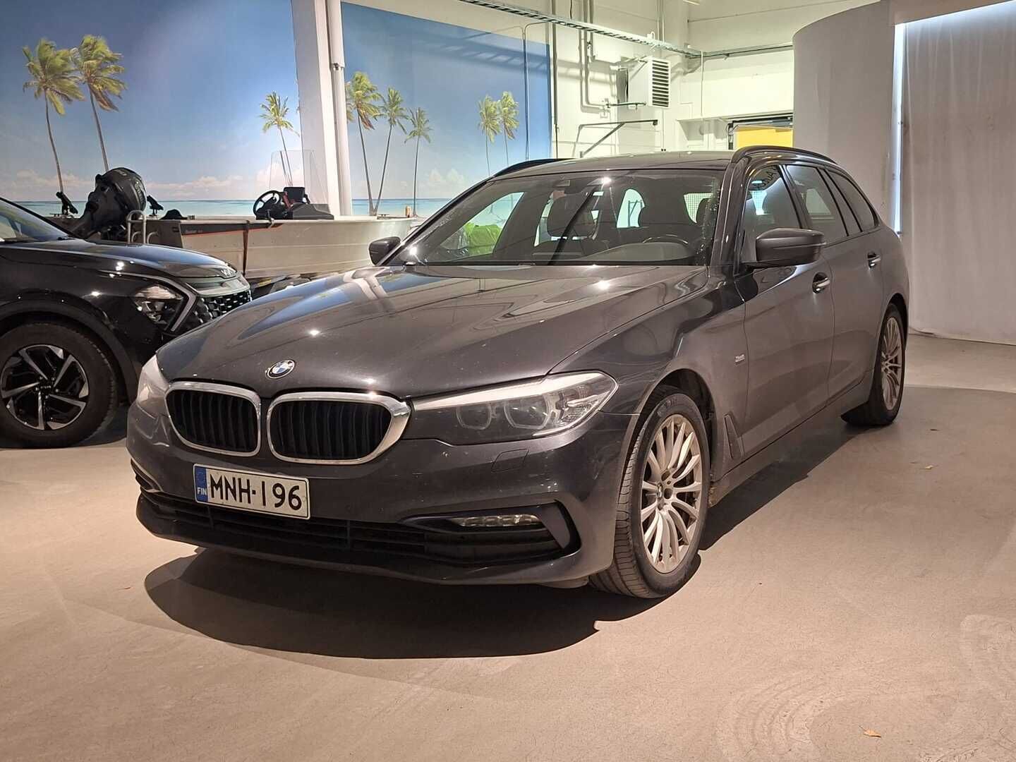 BMW 520 2018 G31 Touring 520d A xDrive Business - | Suomiauto | Sporttipenkit | Osanahat | Tutkat | Hyvä huoltohistoria |
