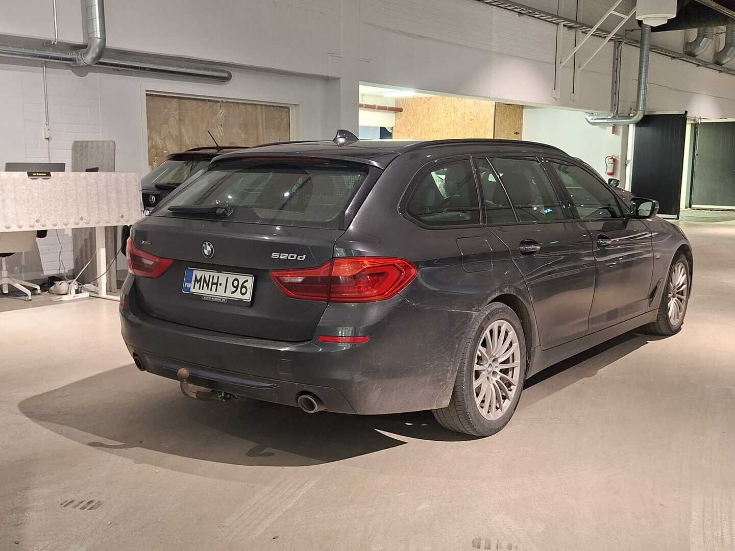 BMW 520 2018 G31 Touring 520d A xDrive Business - | Suomiauto | Sporttipenkit | Osanahat | Tutkat | Hyvä huoltohistoria |