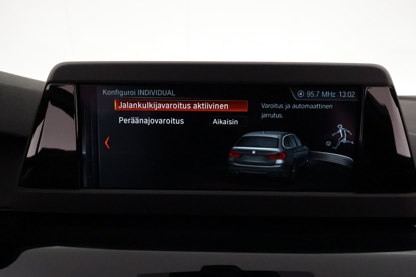 BMW 520 2018 G31 Touring 520d A xDrive Winter Exclusive Sport **LED / Sportpenkit / Lohkolämmitin / P.kamera / Ambient-Light / HiFi** - Suomi-auto / Kahdet renkaat / Merkkihuollettu!