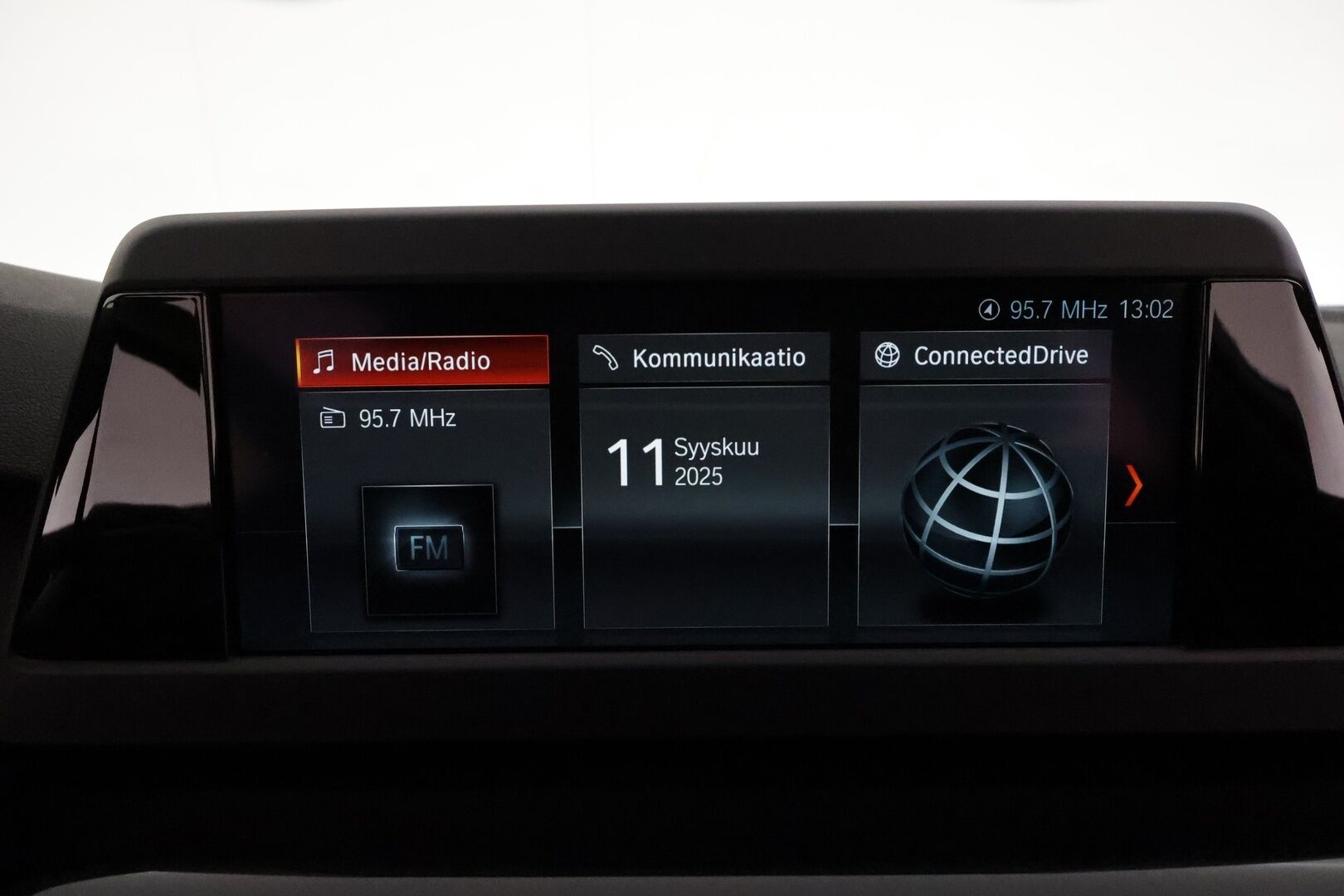BMW 520 2018 G31 Touring 520d A xDrive Winter Exclusive Sport **LED / Sportpenkit / Lohkolämmitin / P.kamera / Ambient-Light / HiFi** - Suomi-auto / Kahdet renkaat / Merkkihuollettu!