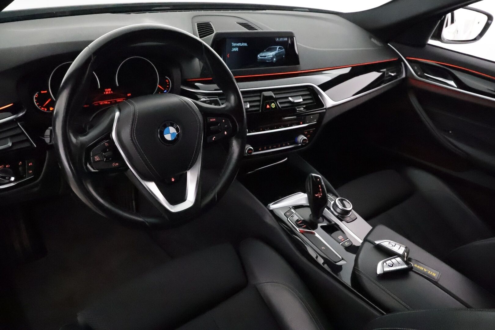 BMW 520 2018 G31 Touring 520d A xDrive Winter Exclusive Sport **LED / Sportpenkit / Lohkolämmitin / P.kamera / Ambient-Light / HiFi* - Suomi-auto / Kahdet renkaat / Merkkihuollettu!