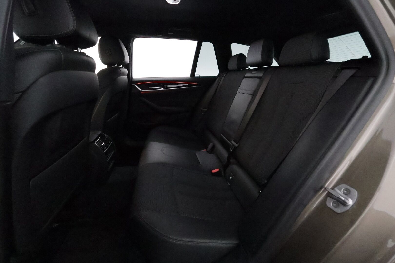 BMW 520 2018 G31 Touring 520d A xDrive Winter Exclusive Sport **LED / Sportpenkit / Lohkolämmitin / P.kamera / Ambient-Light / HiFi** - Suomi-auto / Kahdet renkaat / Merkkihuollettu!