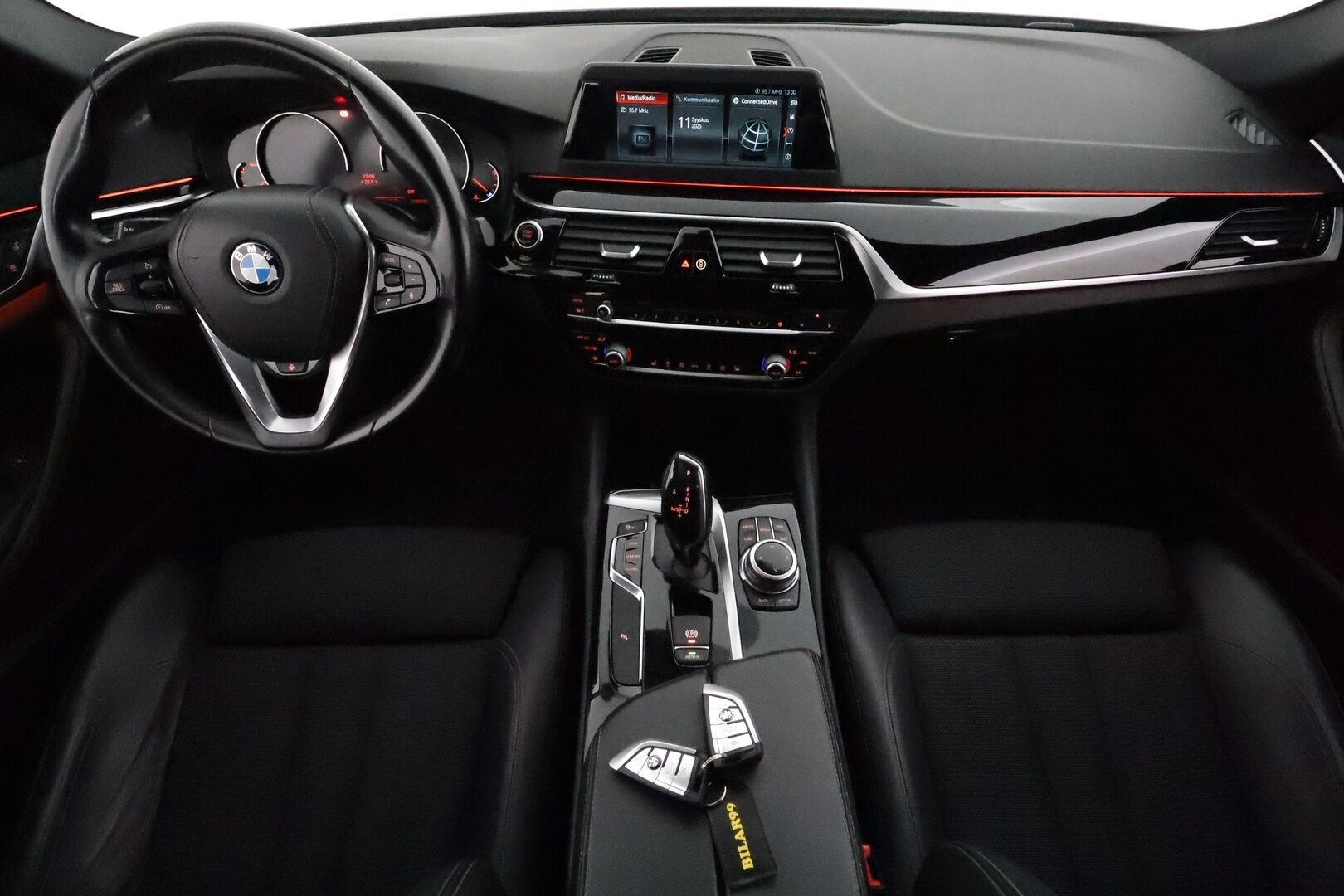 BMW 520 2018 G31 Touring 520d A xDrive Winter Exclusive Sport **LED / Sportpenkit / Lohkolämmitin / P.kamera / Ambient-Light / HiFi** - Suomi-auto / Kahdet renkaat / Merkkihuollettu!