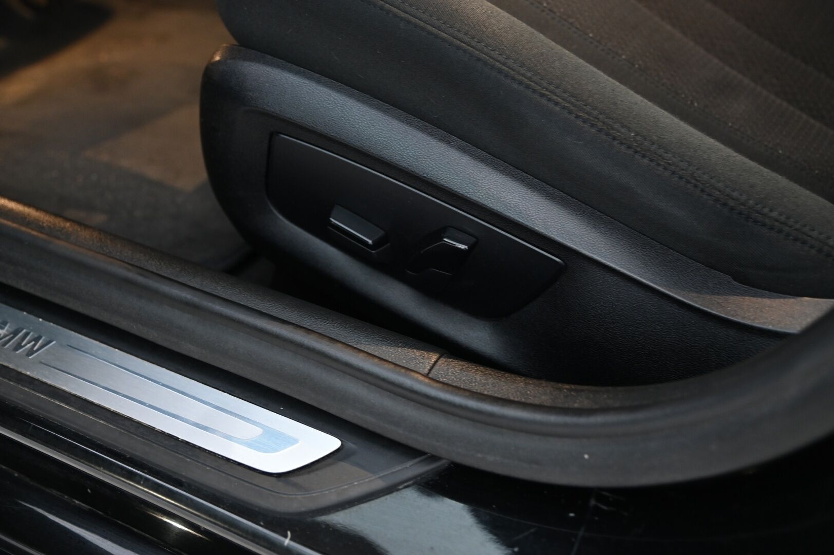 BMW 520 2018 G31 Touring 520d A Business *Myydään Huutokaupat.com* - *Juuri huollettu Suomi-auto / 2x hyvät renkaat aluvanteilla*