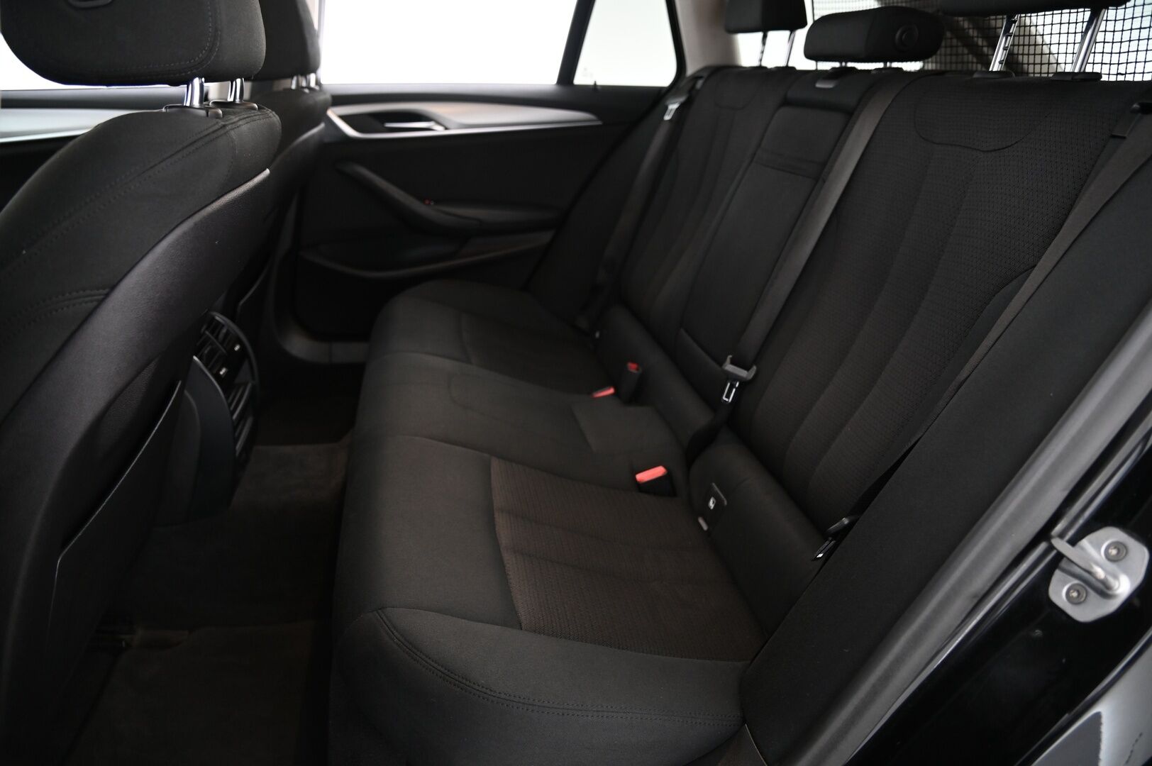 BMW 520 2018 G31 Touring 520d A Business *Myydään Huutokaupat.com* - *Juuri huollettu Suomi-auto / 2x hyvät renkaat aluvanteilla*