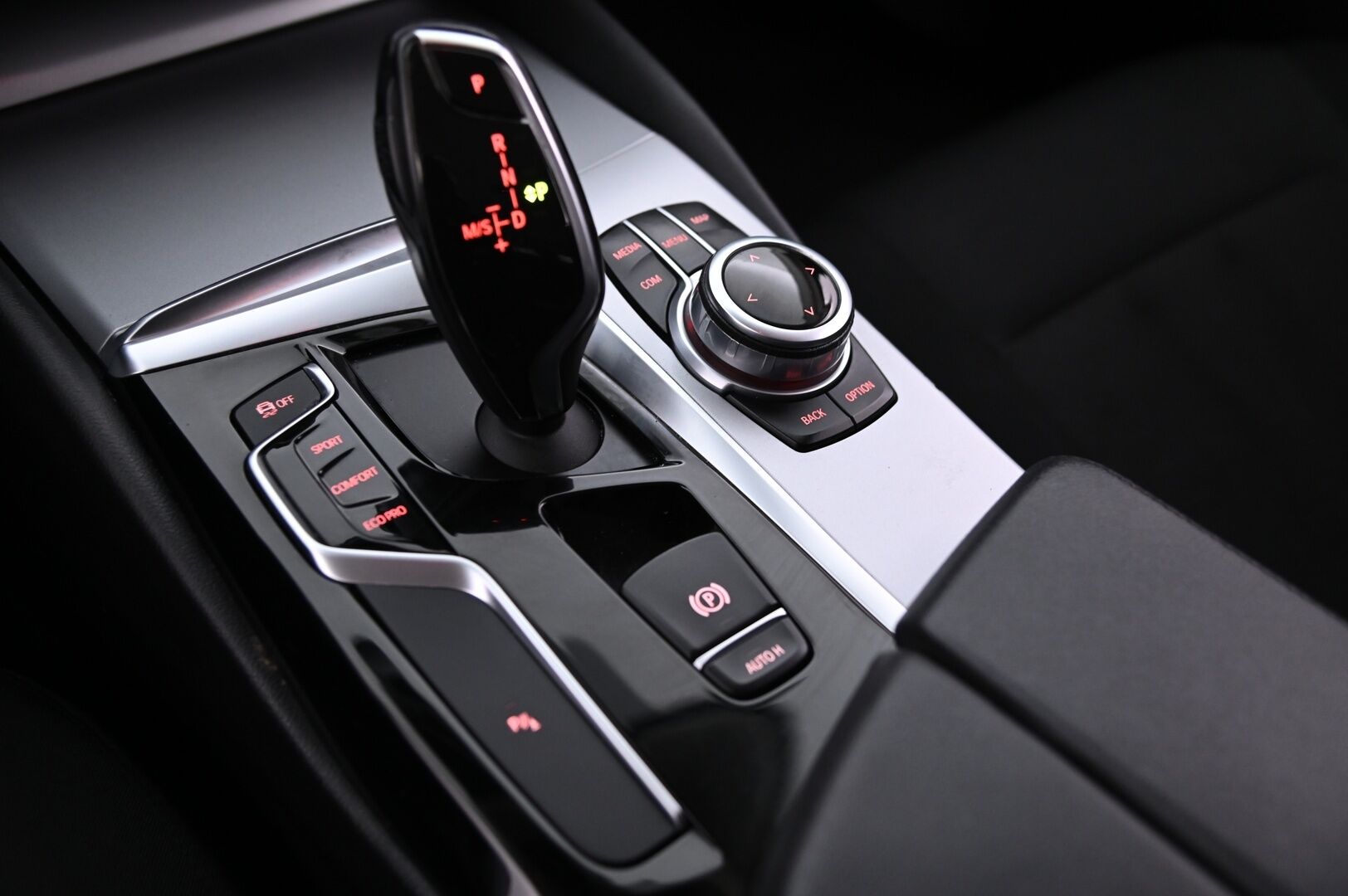 BMW 520 2018 G31 Touring 520d A Business *Myydään Huutokaupat.com* - *Juuri huollettu Suomi-auto / 2x hyvät renkaat aluvanteilla*