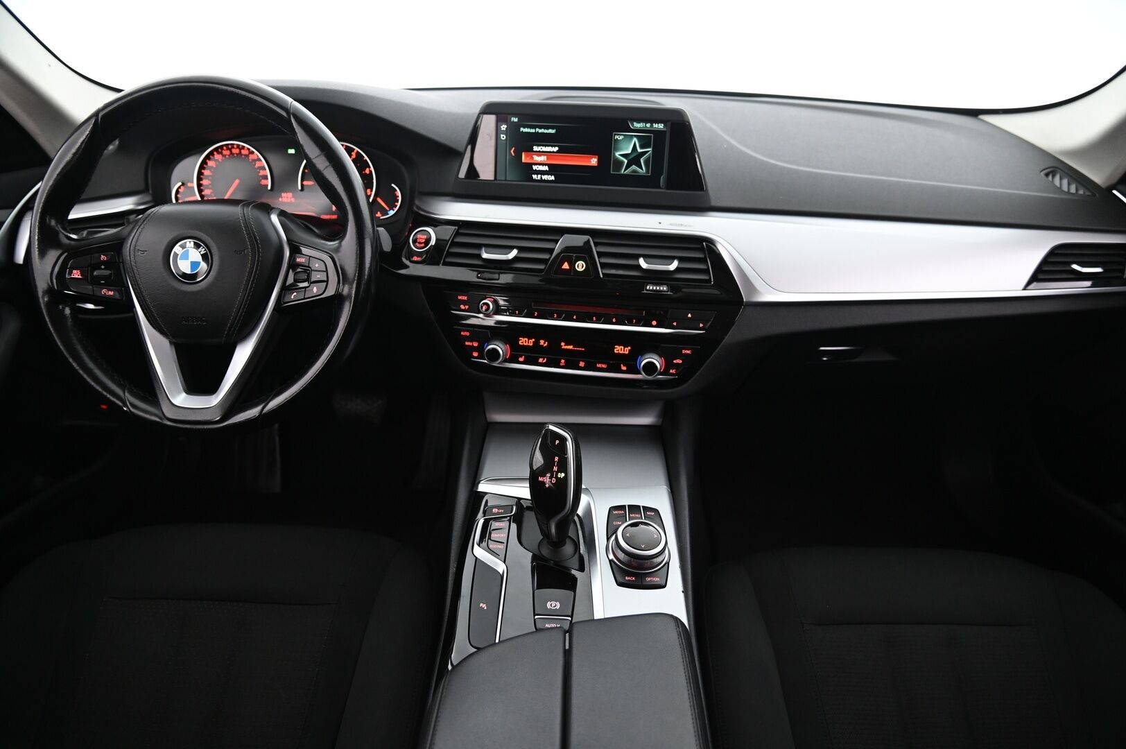 BMW 520 2018 G31 Touring 520d A Business *Myydään Huutokaupat.com* - *Juuri huollettu Suomi-auto / 2x hyvät renkaat aluvanteilla*