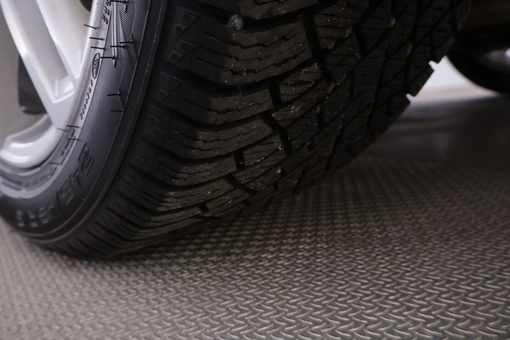 Audi A6 2017 Avant S line Business Sport 2,0 TDI 140 kW quattro S tronic *Vakkari/ Tutkat eteen ja taakse/ p.kamera/ Webasto* - Kahdet renkaat aluvanteilla/ 08/25 Huollettu/ S-line