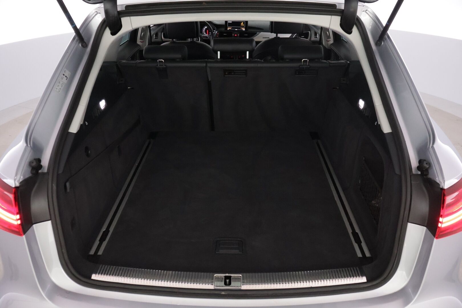 Audi A6 2017 Avant S line Business Sport 2,0 TDI 140 kW quattro S tronic *Vakkari/ Tutkat eteen ja taakse/ p.kamera/ Webasto* - Kahdet renkaat aluvanteilla/ 08/25 Huollettu/ S-line