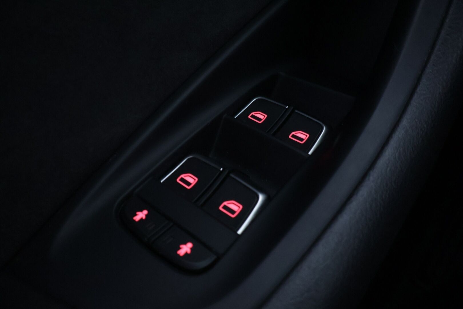 Audi A6 2017 Avant S line Business Sport 2,0 TDI 140 kW quattro S tronic *Vakkari/ Tutkat eteen ja taakse/ p.kamera/ Webasto* - Kahdet renkaat aluvanteilla/ 08/25 Huollettu/ S-line