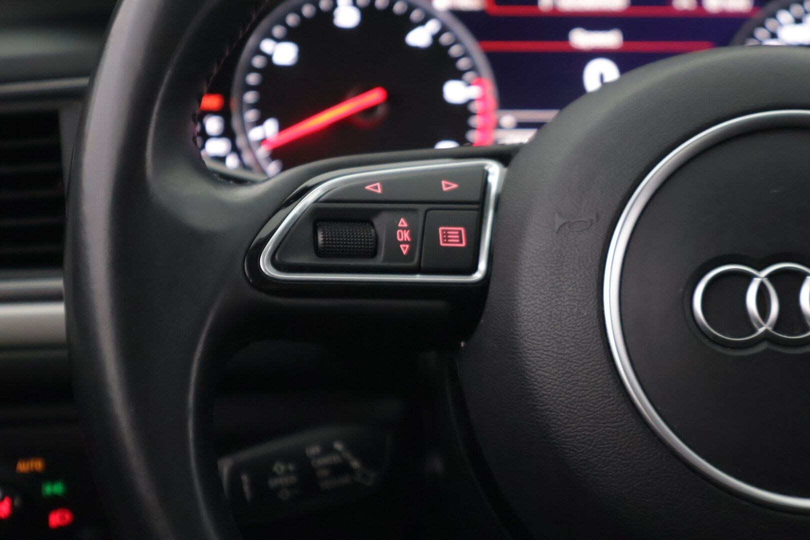 Audi A6 2017 Avant S line Business Sport 2,0 TDI 140 kW quattro S tronic *Vakkari/ Tutkat eteen ja taakse/ p.kamera/ Webasto* - Kahdet renkaat aluvanteilla/ 08/25 Huollettu/ S-line