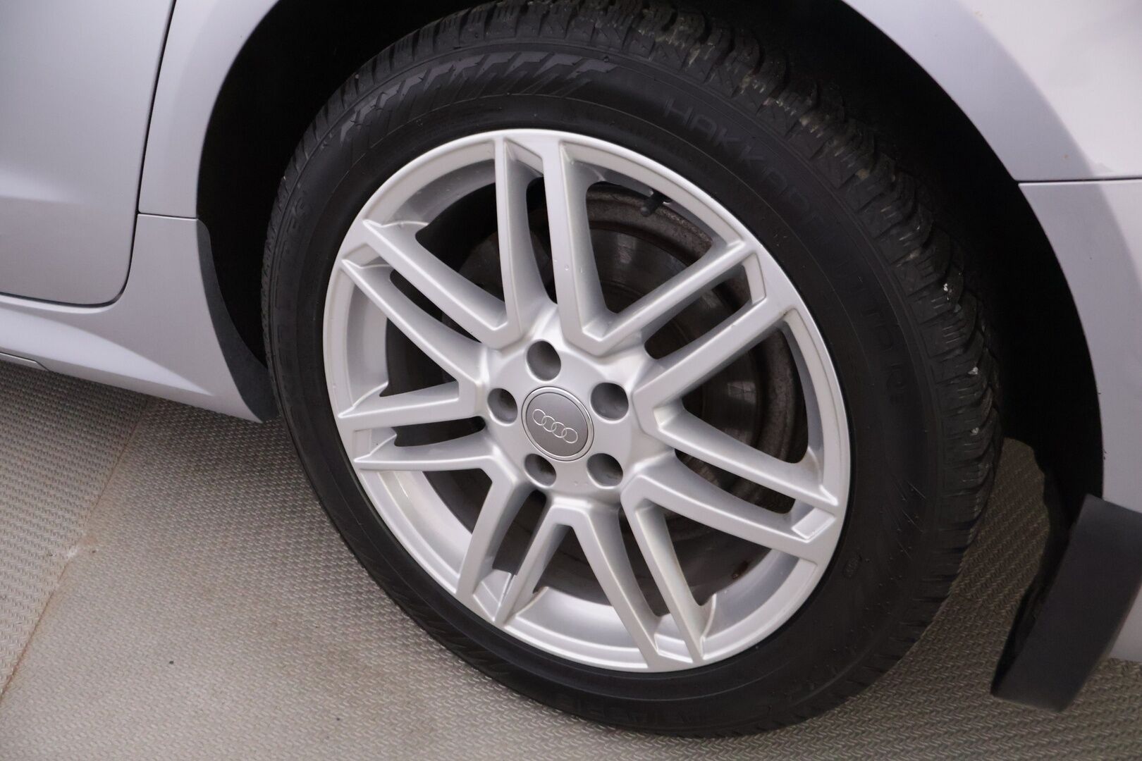 Audi A6 2017 Avant S line Business Sport 2,0 TDI 140 kW quattro S tronic *Vakkari/ Tutkat eteen ja taakse/ p.kamera/ Webasto* - Kahdet renkaat aluvanteilla/ 08/25 Huollettu/ S-line