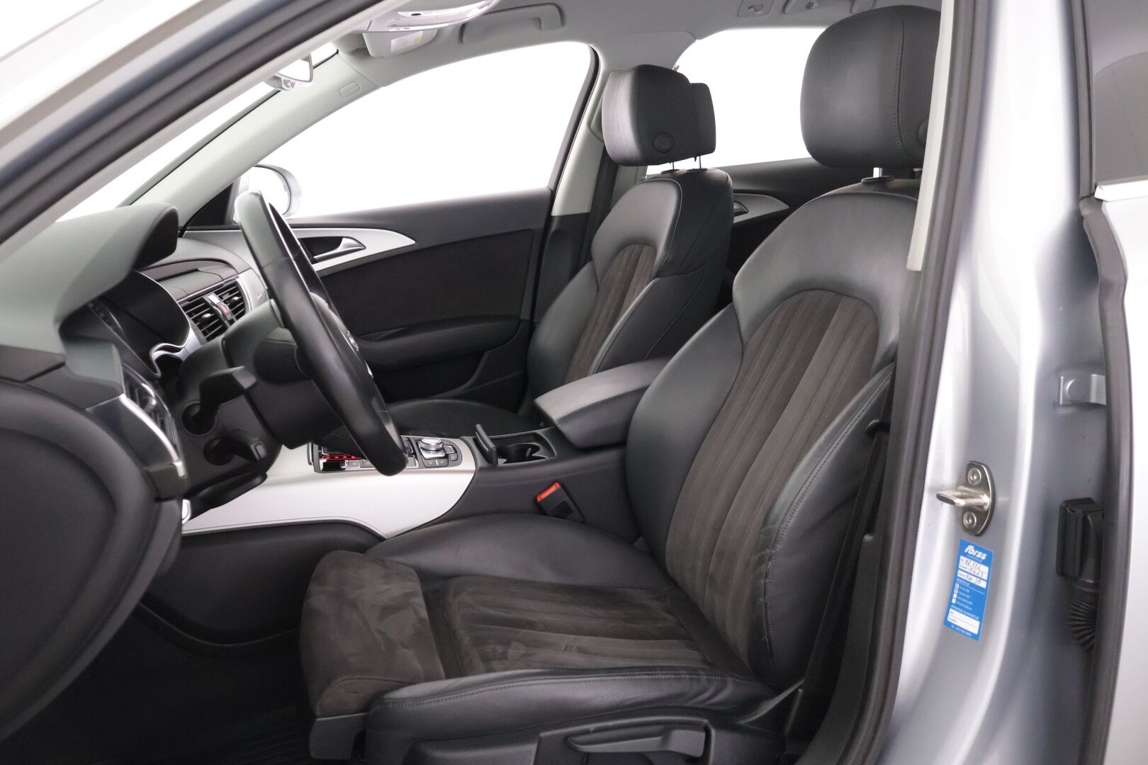 Audi A6 2017 Avant S line Business Sport 2,0 TDI 140 kW quattro S tronic *Vakkari/ Tutkat eteen ja taakse/ p.kamera/ Webasto* - Kahdet renkaat aluvanteilla/ 08/25 Huollettu/ S-line