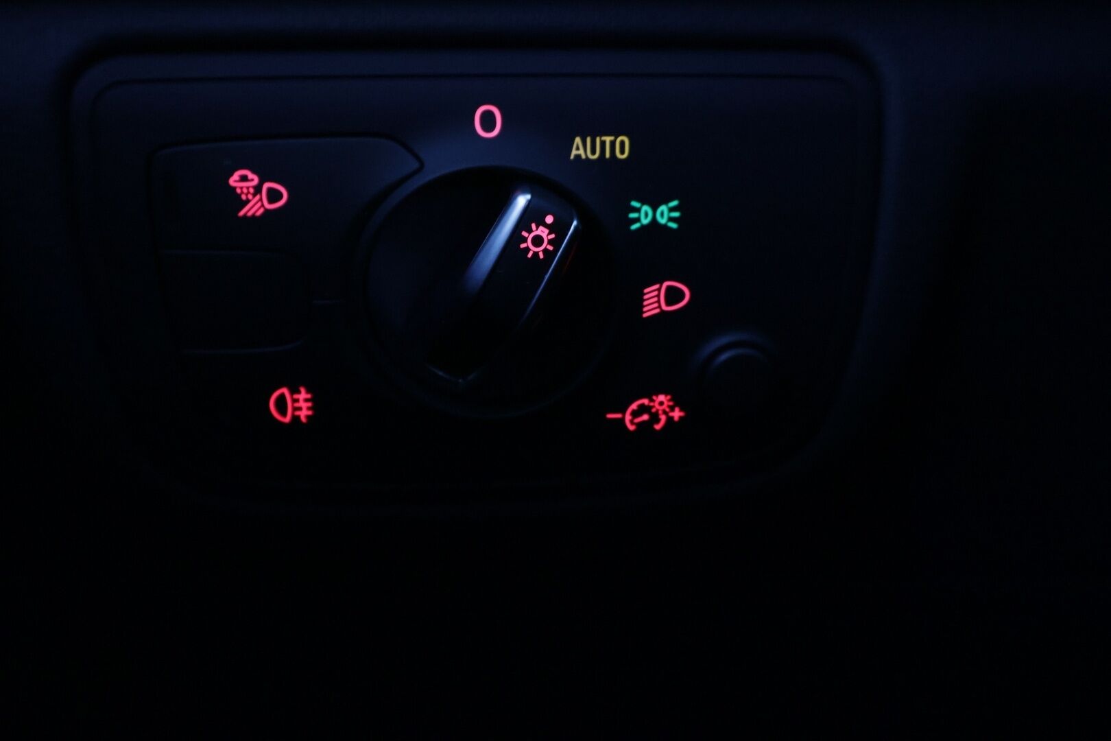 Audi A6 2017 Avant S line Business Sport 2,0 TDI 140 kW quattro S tronic *Vakkari/ Tutkat eteen ja taakse/ p.kamera/ Webasto* - Kahdet renkaat aluvanteilla/ 08/25 Huollettu/ S-line