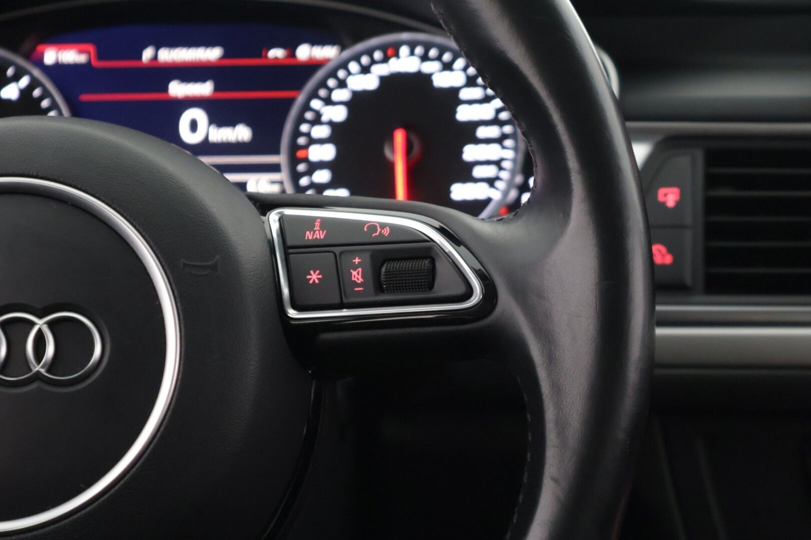 Audi A6 2017 Avant S line Business Sport 2,0 TDI 140 kW quattro S tronic *Vakkari/ Tutkat eteen ja taakse/ p.kamera/ Webasto* - Kahdet renkaat aluvanteilla/ 08/25 Huollettu/ S-line