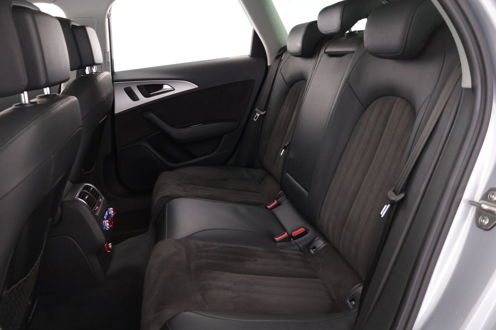 Audi A6 2017 Avant S line Business Sport 2,0 TDI 140 kW quattro S tronic *Vakkari/ Tutkat eteen ja taakse/ p.kamera/ Webasto* - Kahdet renkaat aluvanteilla/ 08/25 Huollettu/ S-line