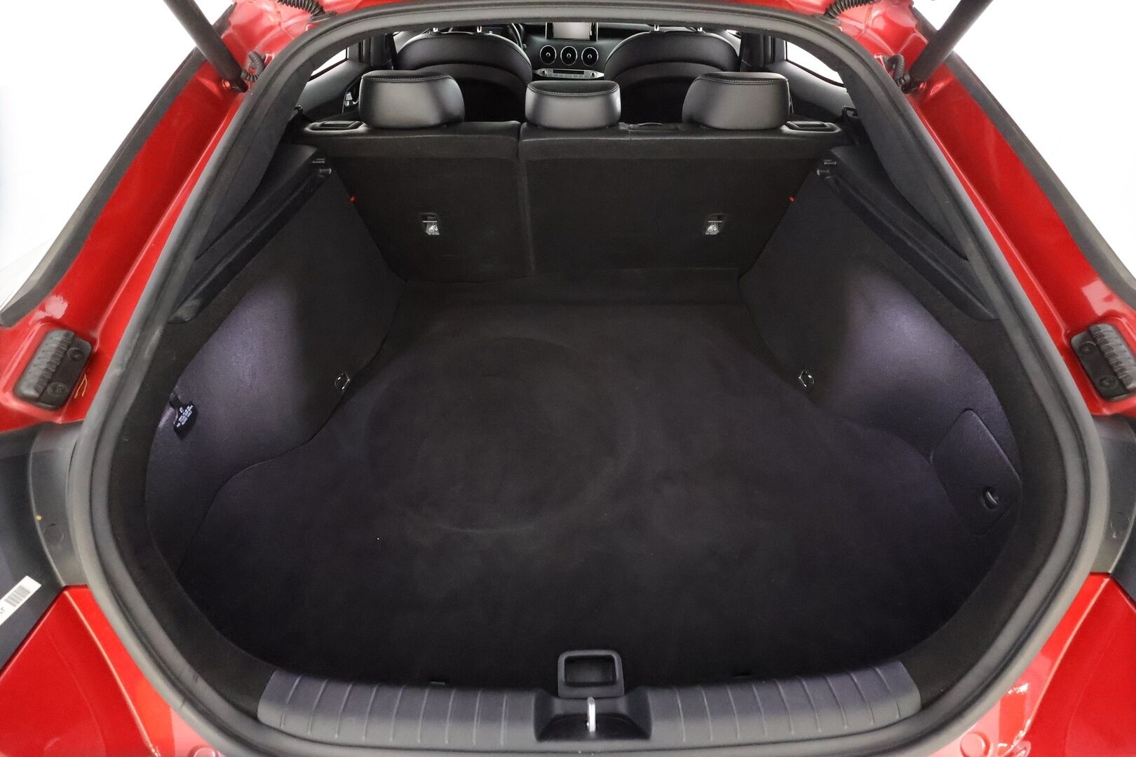 Kia Stinger 2018 3,3 T-GDI AWD GT A/T * ACC / 360° / H&K / Muistipenkki / LED / Navi / Ilmastoidut nahat / Lasikattoluukku / Webasto / HUD * - Suomi-auto / Kahdet renkaat aluvanteilla 