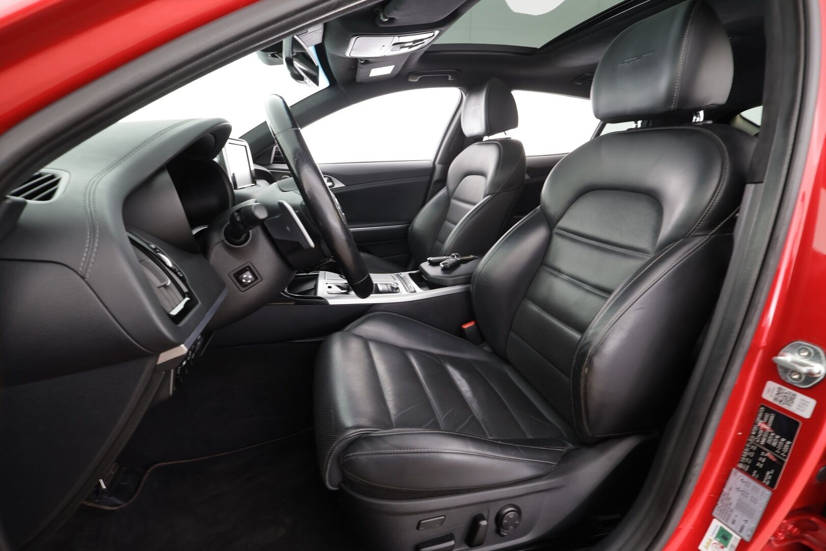 Kia Stinger 2018 3,3 T-GDI AWD GT A/T * ACC / 360° / H&K / Muistipenkki / LED / Navi / Ilmastoidut nahat / Lasikattoluukku / Webasto / HUD * - Suomi-auto / Kahdet renkaat aluvanteilla 