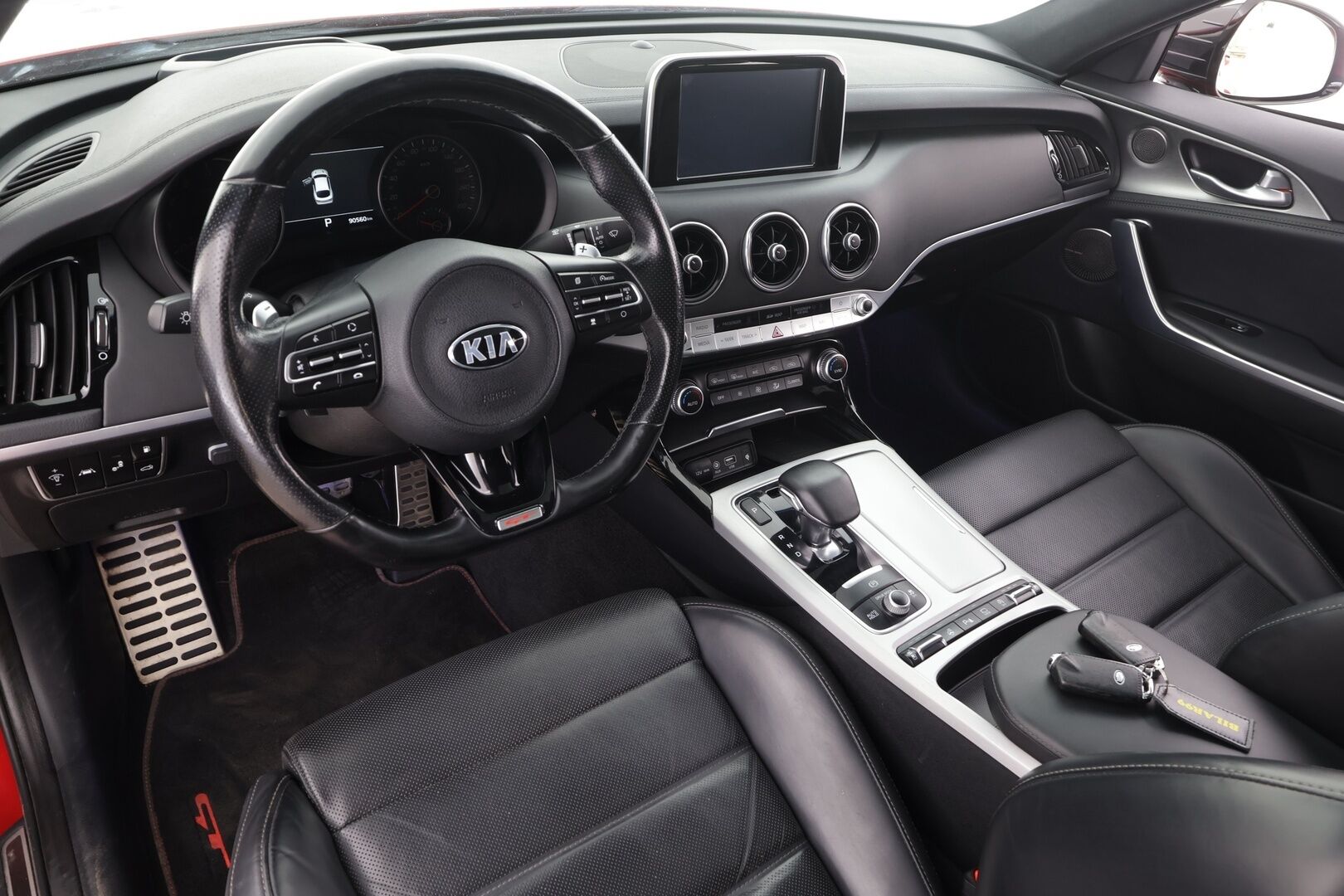 Kia Stinger 2018 3,3 T-GDI AWD GT A/T * ACC / 360° / H&K / Muistipenkki / LED / Navi / Ilmastoidut nahat / Lasikattoluukku / Webasto / HUD * - Suomi-auto / Kahdet renkaat aluvanteilla 