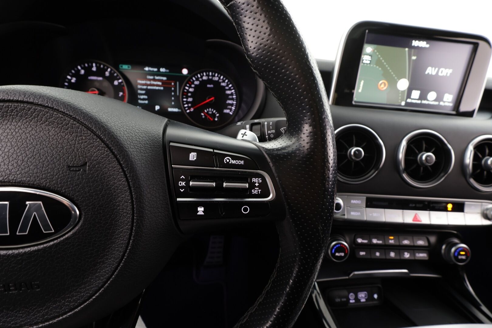 Kia Stinger 2018 3,3 T-GDI AWD GT A/T * ACC / 360° / H&K / Muistipenkki / LED / Navi / Ilmastoidut nahat / Lasikattoluukku / Webasto / HUD * - Suomi-auto / Kahdet renkaat aluvanteilla 