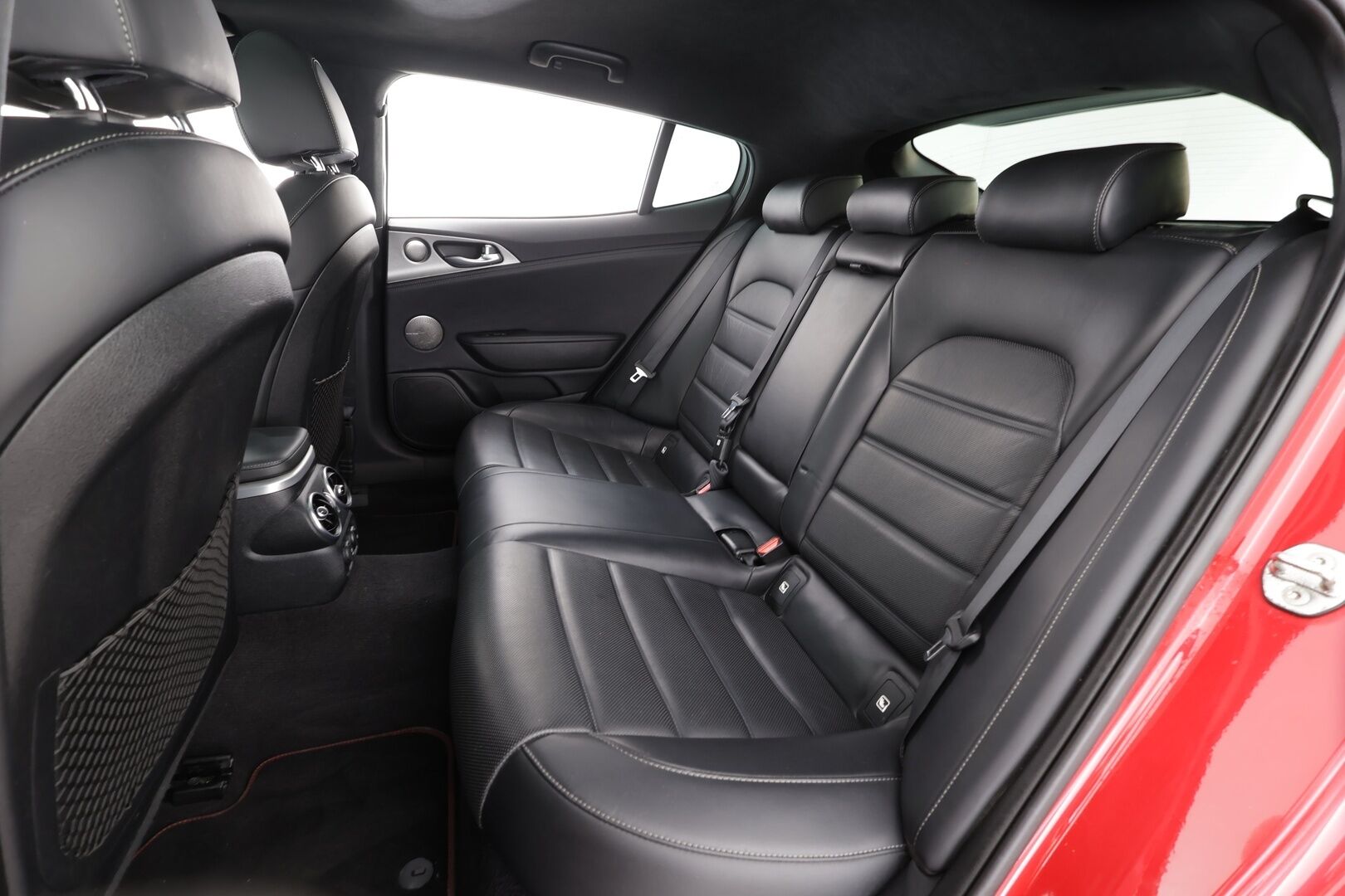 Kia Stinger 2018 3,3 T-GDI AWD GT A/T * ACC / 360° / H&K / Muistipenkki / LED / Navi / Ilmastoidut nahat / Lasikattoluukku / Webasto / HUD * - Suomi-auto / Kahdet renkaat aluvanteilla 