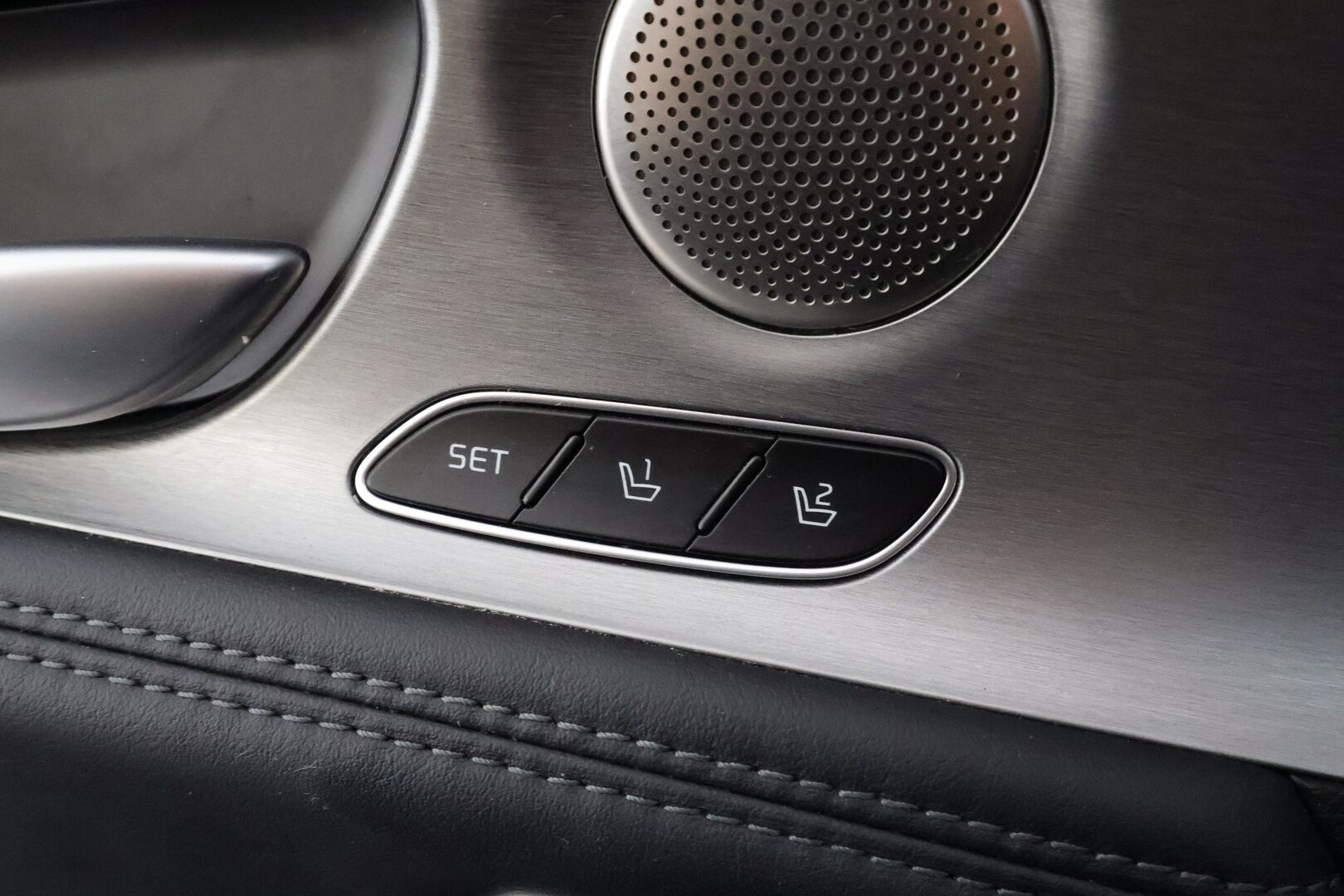 Kia Stinger 2018 3,3 T-GDI AWD GT A/T * ACC / 360° / H&K / Muistipenkki / LED / Navi / Ilmastoidut nahat / Lasikattoluukku / Webasto / HUD * - Suomi-auto / Kahdet renkaat aluvanteilla 