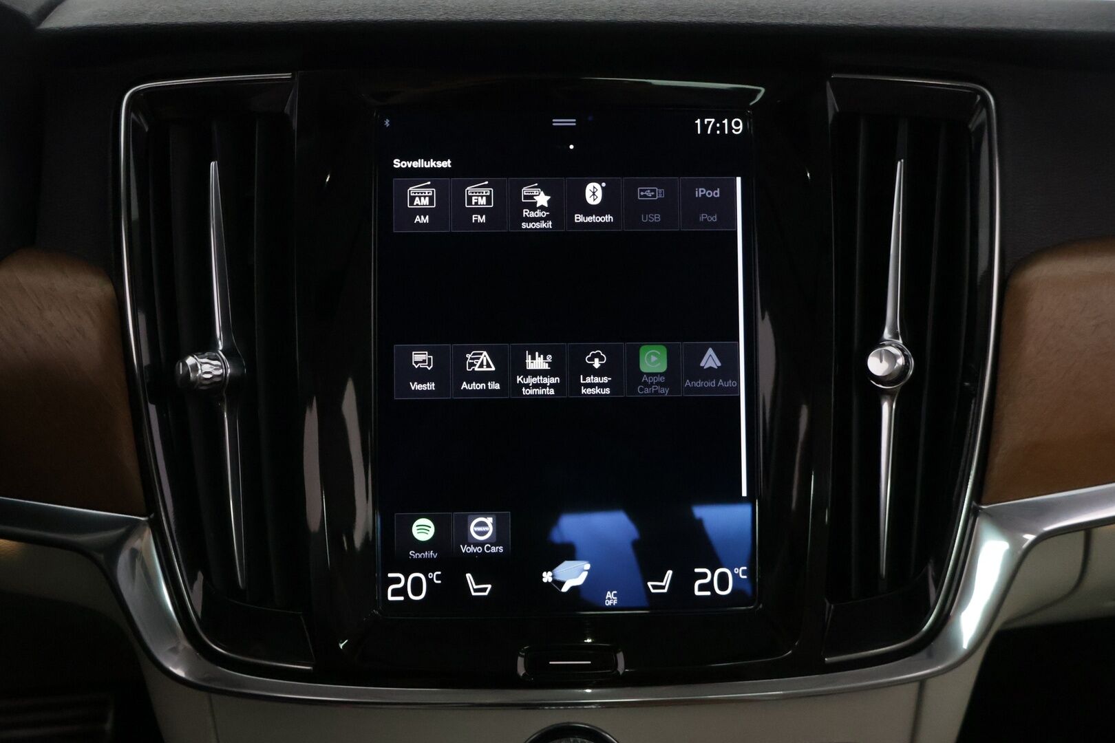 Volvo S90 2018 D4 AWD Business Inscription aut / Webasto / Pilot Assist / Lasikattoluukku / Sporttipenkki Muistilla / Koukku / Tutkat - *Merkkihuollettu / Huippuvarusteet / Nahkasisusta / 2x Volvon alumiinivanteet*