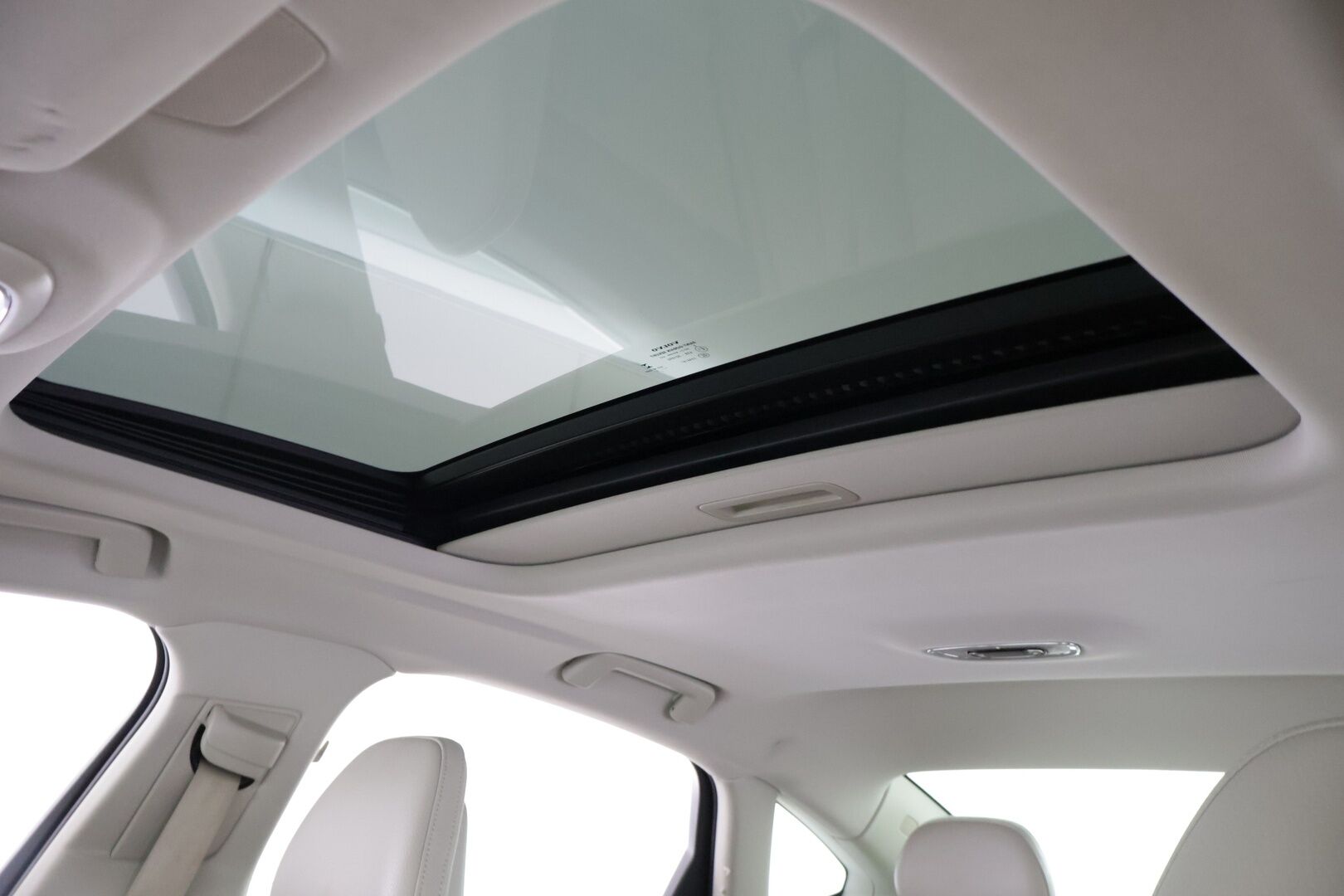 Volvo S90 2018 D4 AWD Business Inscription aut / Webasto / Pilot Assist / Lasikattoluukku / Sporttipenkki Muistilla / Koukku / Tutkat - *Merkkihuollettu / Huippuvarusteet / Nahkasisusta / 2x Volvon alumiinivanteet*