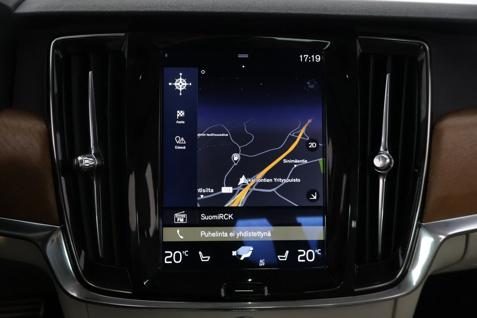 Volvo S90 2018 D4 AWD Business Inscription aut / Webasto / Pilot Assist / Lasikattoluukku / Sporttipenkki Muistilla / Koukku / Tutkat - *Merkkihuollettu / Huippuvarusteet / Nahkasisusta / 2x Volvon alumiinivanteet*