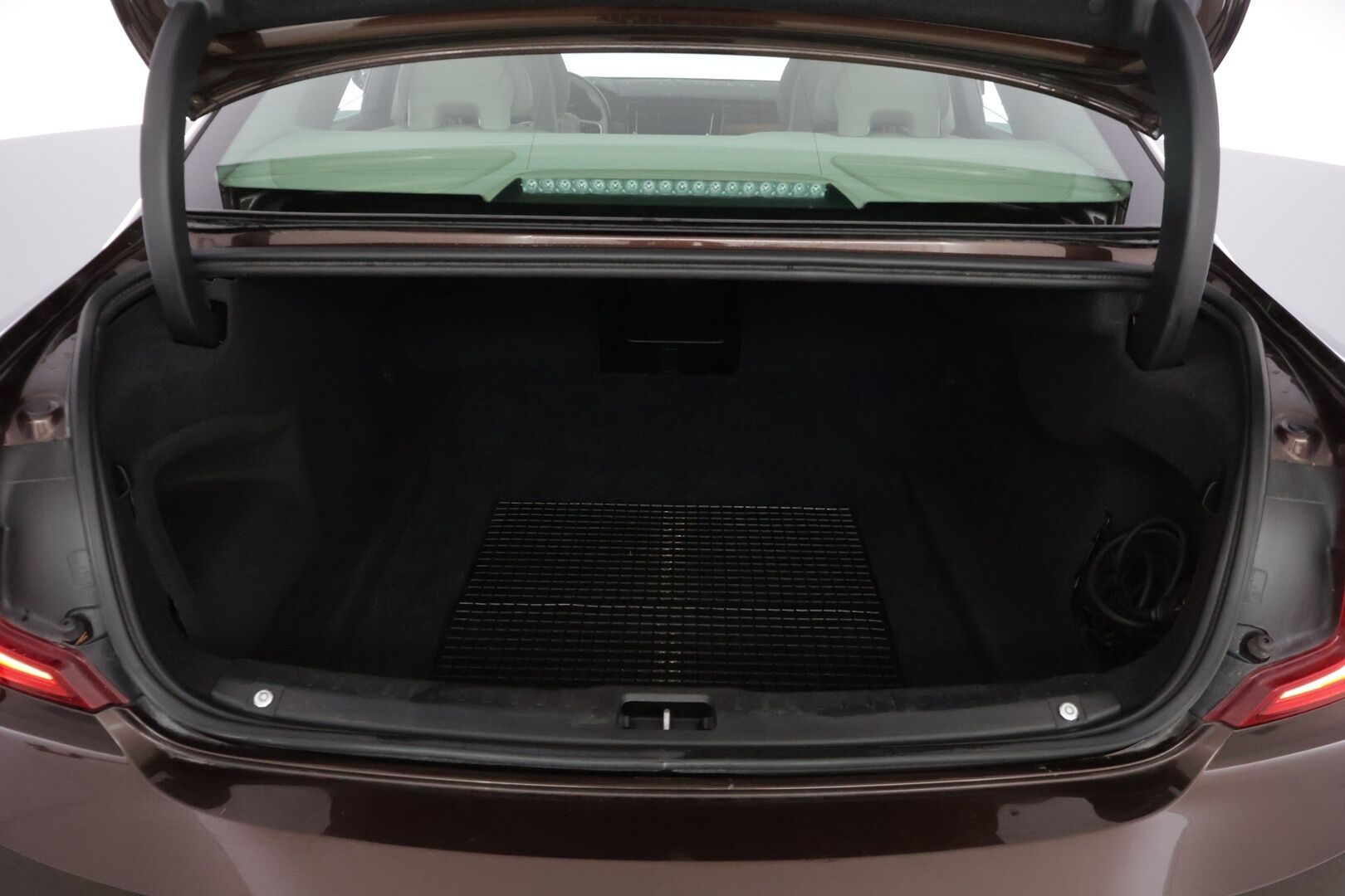 Volvo S90 2018 D4 AWD Business Inscription aut / Webasto / Pilot Assist / Lasikattoluukku / Sporttipenkki Muistilla / Koukku / Tutkat - *Merkkihuollettu / Huippuvarusteet / Nahkasisusta / 2x Volvon alumiinivanteet*