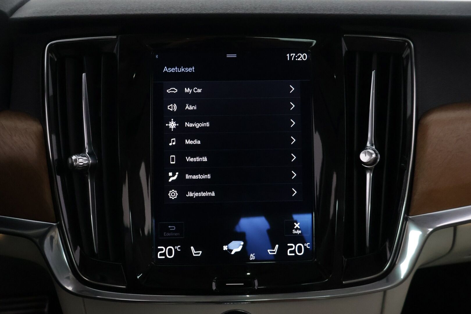 Volvo S90 2018 D4 AWD Business Inscription aut / Webasto / Pilot Assist / Lasikattoluukku / Sporttipenkki Muistilla / Koukku / Tutkat - *Merkkihuollettu / Huippuvarusteet / Nahkasisusta / 2x Volvon alumiinivanteet*