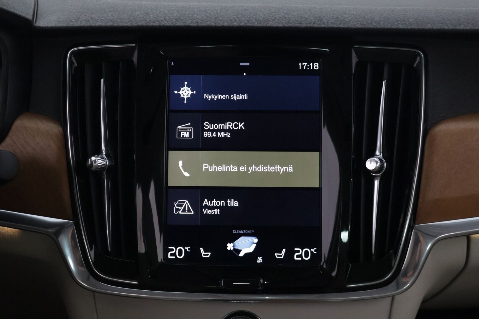 Volvo S90 2018 D4 AWD Business Inscription aut / Webasto / Pilot Assist / Lasikattoluukku / Sporttipenkki Muistilla / Koukku / Tutkat - *Merkkihuollettu / Huippuvarusteet / Nahkasisusta / 2x Volvon alumiinivanteet*
