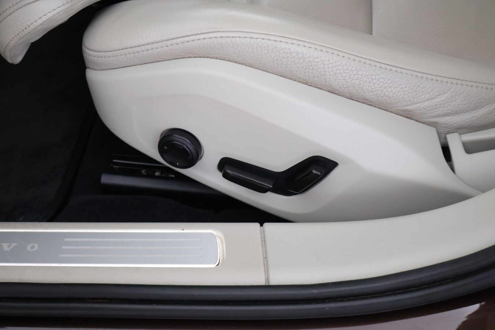 Volvo S90 2018 D4 AWD Business Inscription aut / Webasto / Pilot Assist / Lasikattoluukku / Sporttipenkki Muistilla / Koukku / Tutkat - *Merkkihuollettu / Huippuvarusteet / Nahkasisusta / 2x Volvon alumiinivanteet*