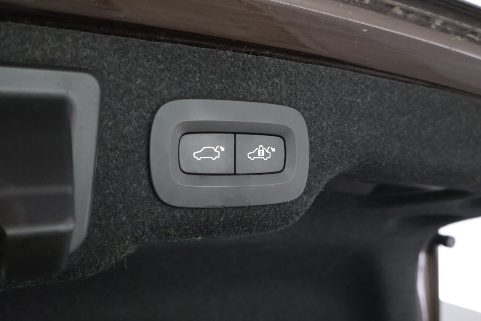 Volvo S90 2018 D4 AWD Business Inscription aut / Webasto / Pilot Assist / Lasikattoluukku / Sporttipenkki Muistilla / Koukku / Tutkat - *Merkkihuollettu / Huippuvarusteet / Nahkasisusta / 2x Volvon alumiinivanteet*