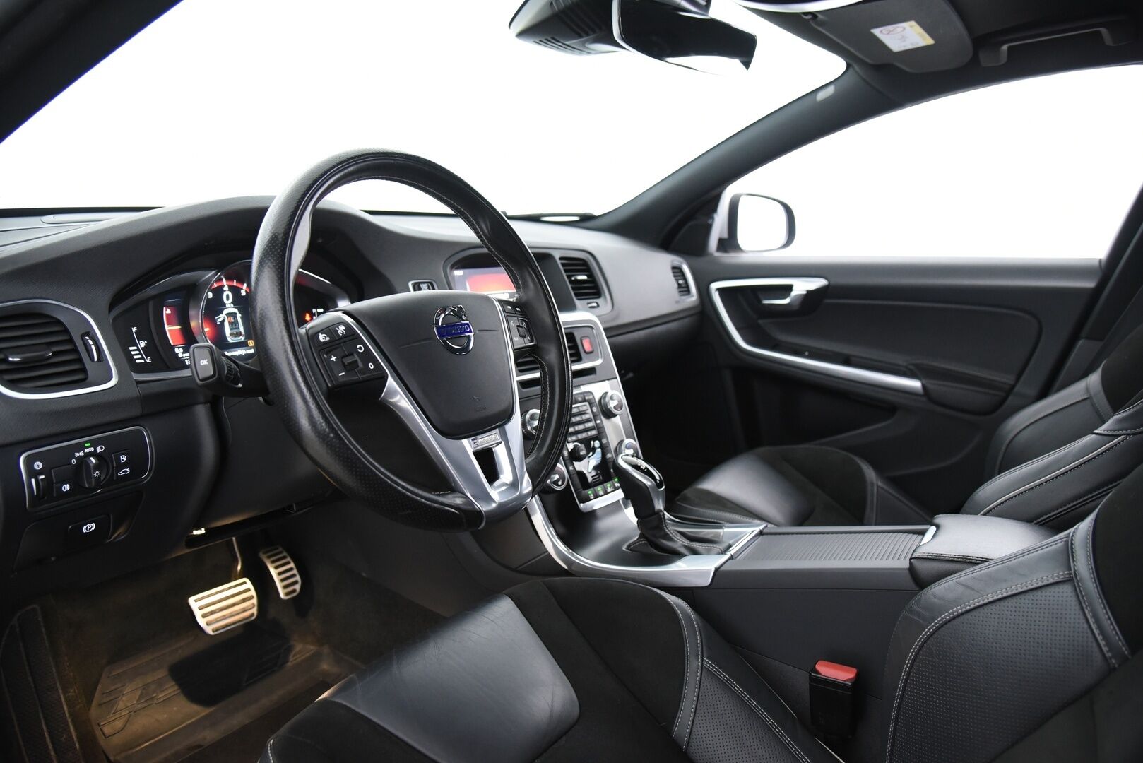 Volvo V60 2018 T4 Classic R-Design aut / Adapt.vak / BLIS / Webasto / Sensus navi / Keyless - Digimittaristo / High perf. audio / VOC / Huippuhieno! / Tulossa myyntiin! 