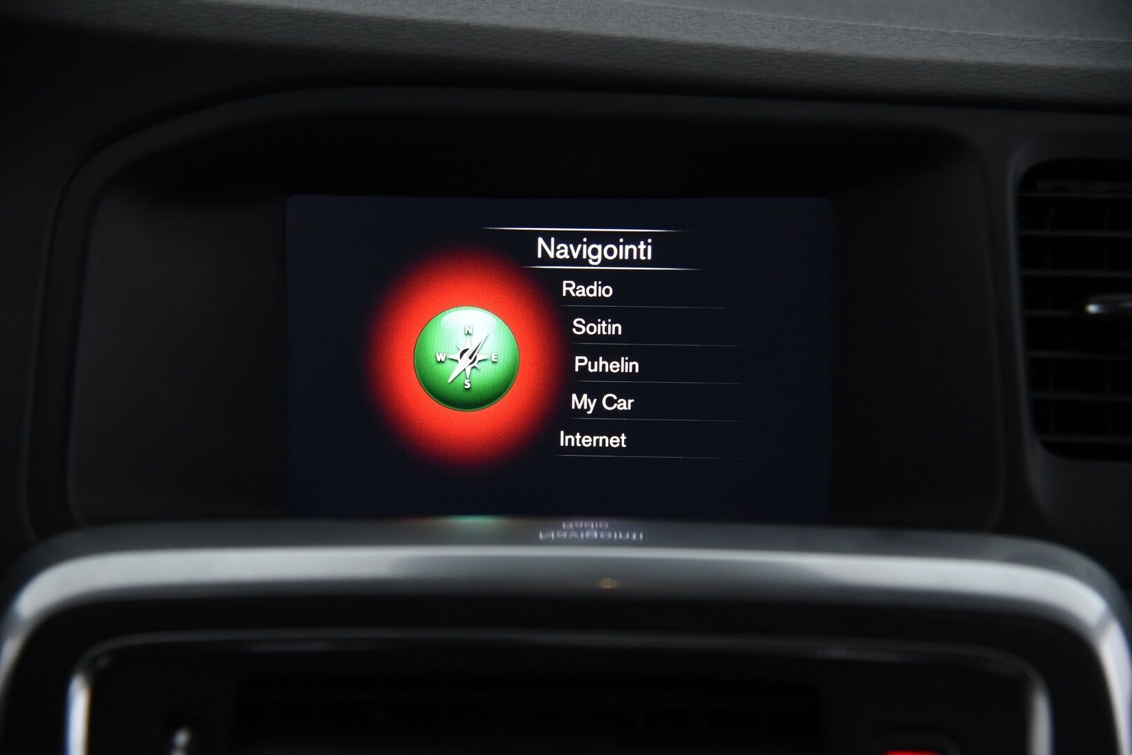 Volvo V60 2018 T4 Classic R-Design aut / Adapt.vak / BLIS / Webasto / Sensus navi / Keyless - Digimittaristo / High perf. audio / VOC / Huippuhieno! / Tulossa myyntiin! 