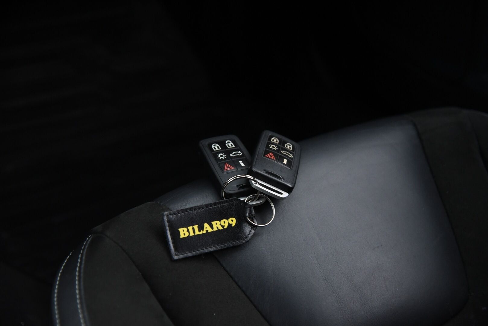 Volvo V60 2018 T4 Classic R-Design aut / Adapt.vak / BLIS / Webasto / Sensus navi / Keyless - Digimittaristo / High perf. audio / VOC / Huippuhieno! / Tulossa myyntiin! 