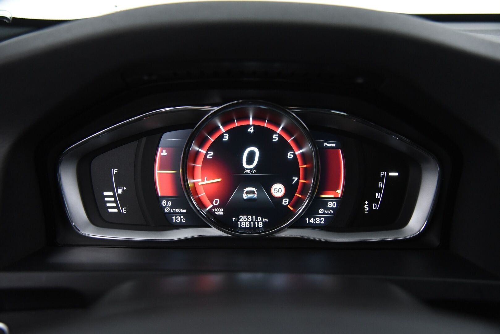 Volvo V60 2018 T4 Classic R-Design aut / Adapt.vak / BLIS / Webasto / Sensus navi / Keyless - Digimittaristo / High perf. audio / VOC / Huippuhieno! / Tulossa myyntiin! 