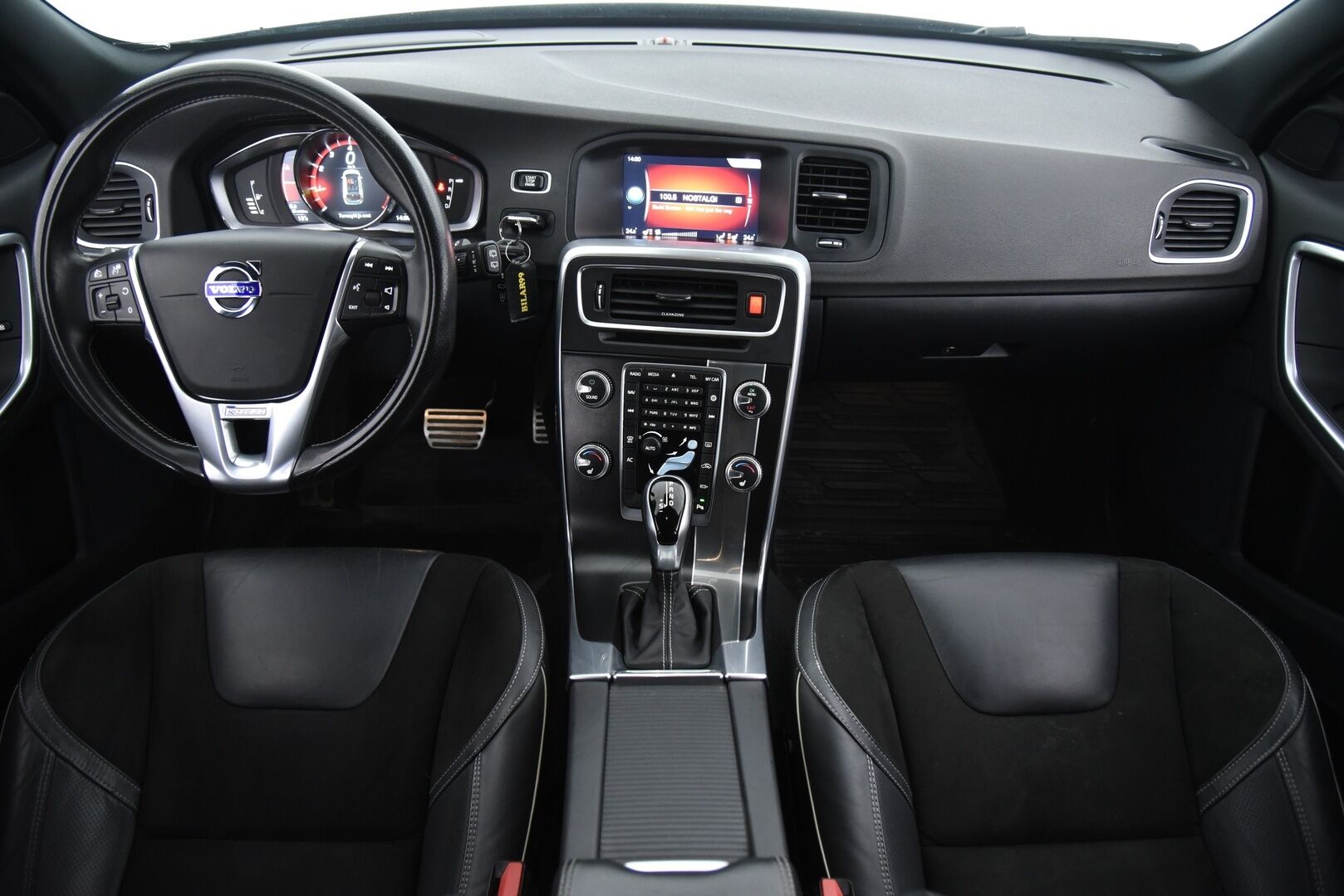 Volvo V60 2018 T4 Classic R-Design aut / Adapt.vak / BLIS / Webasto / Sensus navi / Keyless - Digimittaristo / High perf. audio / VOC / Huippuhieno! / Tulossa myyntiin! 