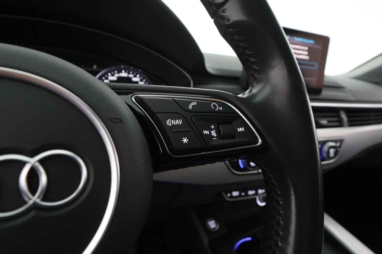 Audi A5 2018 Sportback Business Sport Comfort Edition 1,4 TFSI 110 kW S tronic - | Webasto | Koukku | Matrix-LED |  Vakkari | P.tutkat | Sporttinahat | Apple&Android | Suomi-auto | Kahdet renkaat |
