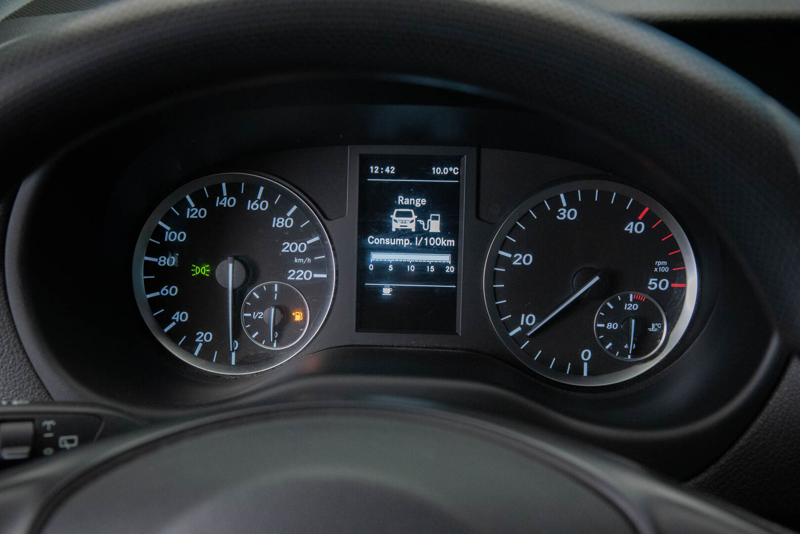 Mercedes-Benz Vito 2018 109 CDI Keskipitkä A2 - | ALV | Tehtaan Webasto | Vaneroitu tavaratila | Bluetooth | Suomi-Auto | Penkinlämmitys | Ilmastointi | - KORKO VAIN 3,99 %