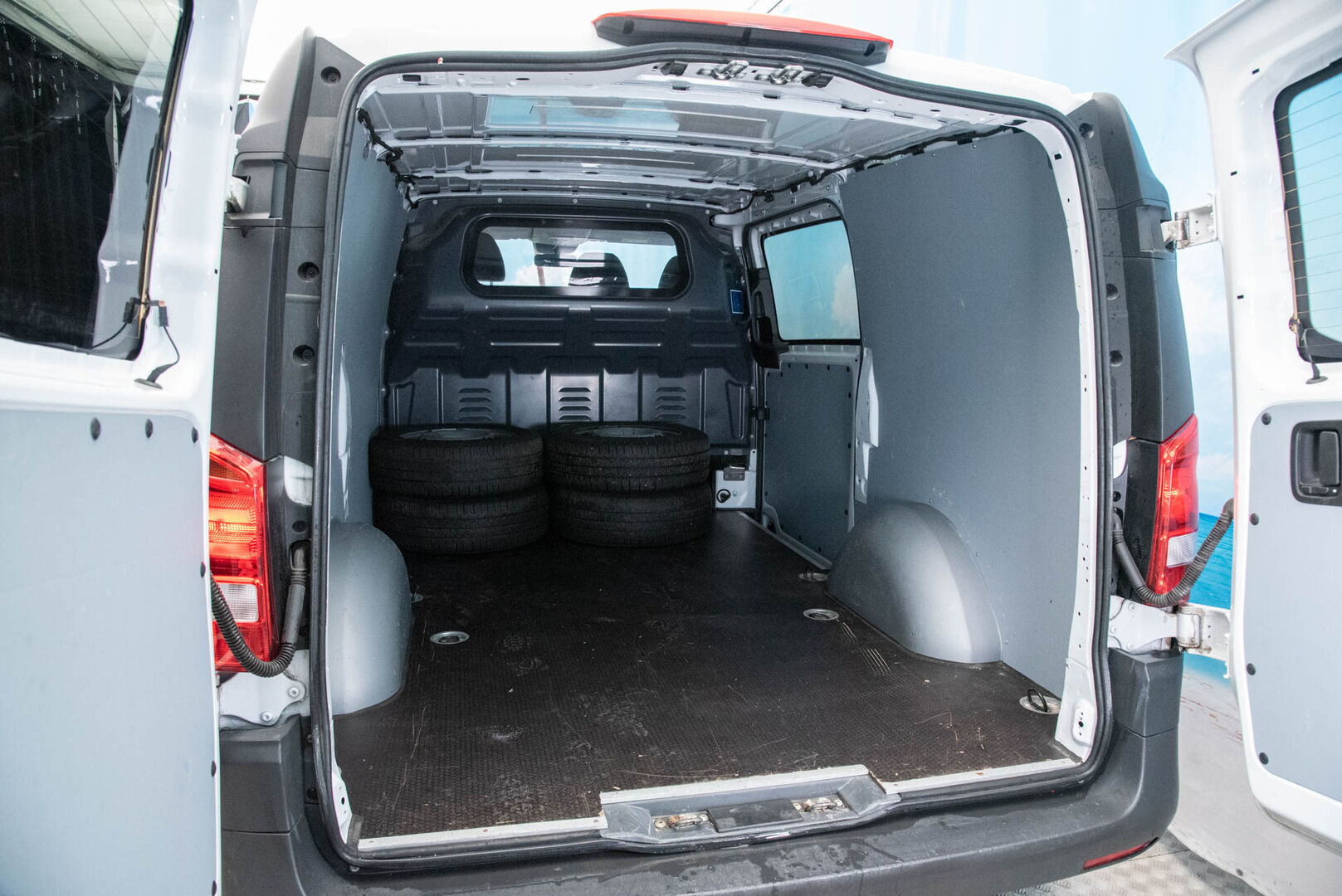 Mercedes-Benz Vito 2018 109 CDI Keskipitkä A2 - | ALV | Tehtaan Webasto | Vaneroitu tavaratila | Bluetooth | Suomi-Auto | Penkinlämmitys | Ilmastointi | - KORKO VAIN 3,99 %