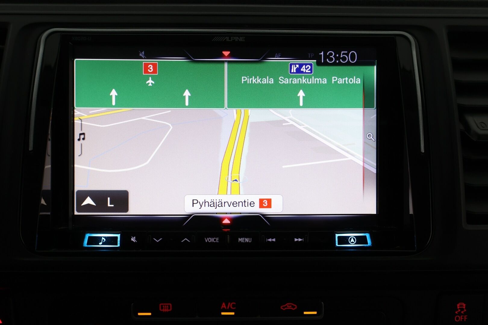 Volkswagen Transporter 2018 umpipakettiauto Pitkä 2,0 TDI 150kW 4Motion DSG (4M18) * ALV / Webasto / Peruutuskamera / Vetokoukku / LED * - 3,99 % KORKOTARJOUS TÄHÄN AUTOON - Ohjaamosta säädettävä ilma-alusta, toista ei tule vastaan!