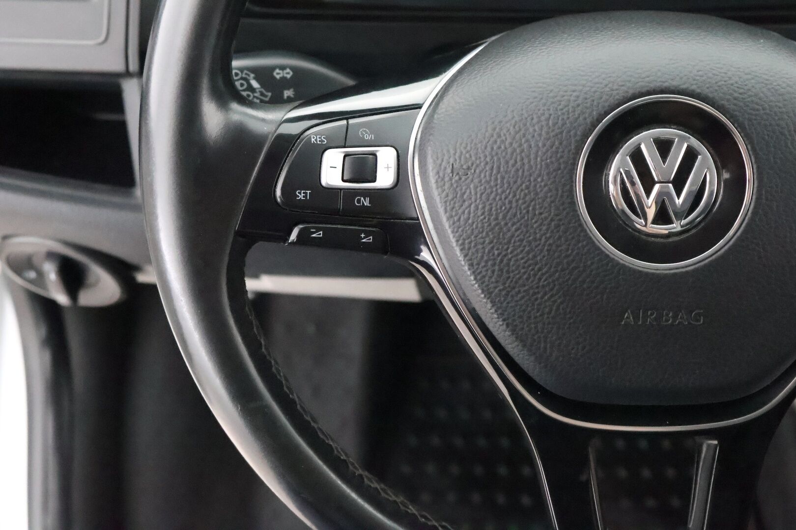 Volkswagen Transporter 2018 umpipakettiauto Pitkä 2,0 TDI 150kW 4Motion DSG (4M18) * ALV / Webasto / Peruutuskamera / Vetokoukku / LED * - 3,99 % KORKOTARJOUS TÄHÄN AUTOON - Ohjaamosta säädettävä ilma-alusta, toista ei tule vastaan!