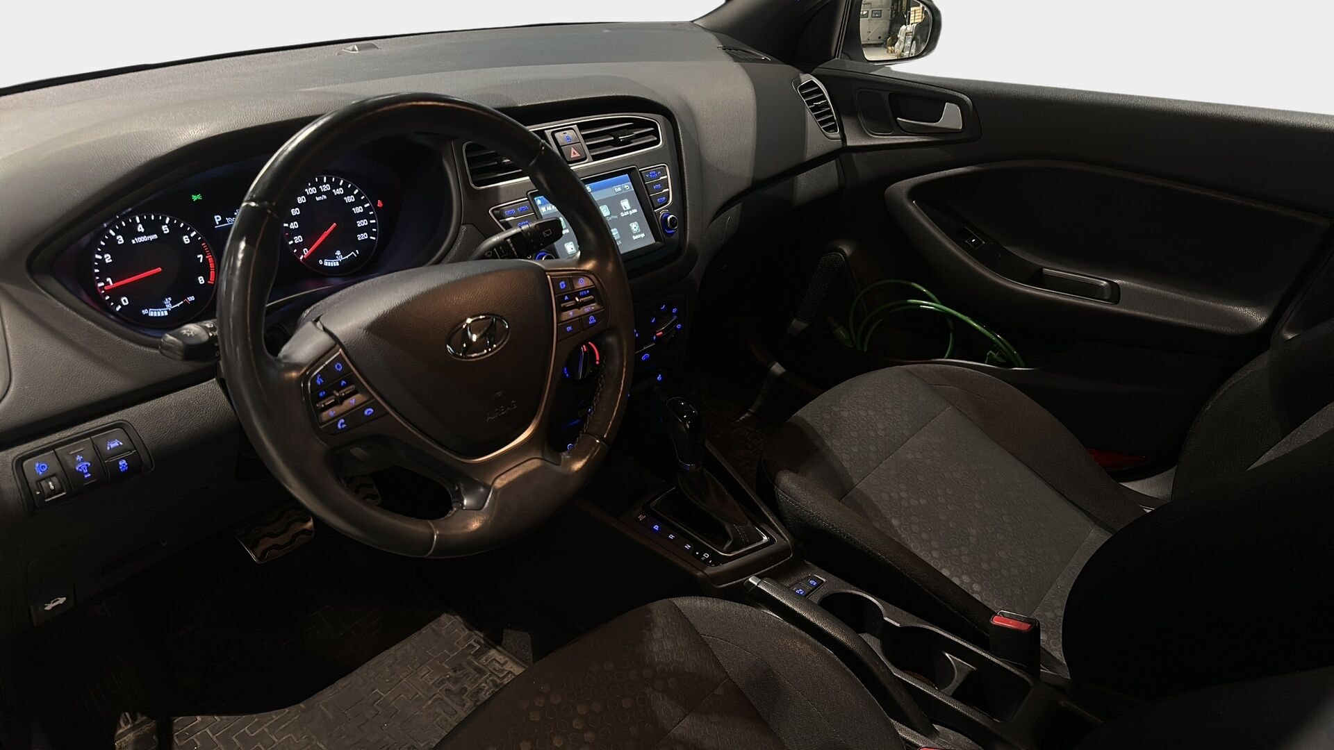 Hyundai i20 Active Cross 2020 1,0 T-GDI 100 hv 7-DCT Black / 1. om. Suomi auto / P-Kamera / Lohko + sis pistoke - Ratinlämmitys / Apple&Android / Siisti yksilö!