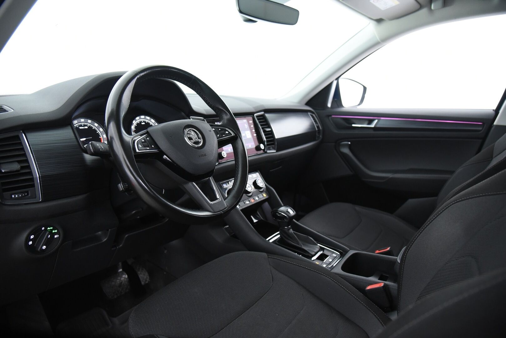 Skoda Kodiaq 2018 2,0 TDI 150 4x4 Ambition DSG Autom. / Adapt. vak. / Webasto / Vetokoukku / P-Kamera / LED / Keyless - Suomi-Auto / Lämmitettävä tuulilasi / Kaukovaloautomatiikka