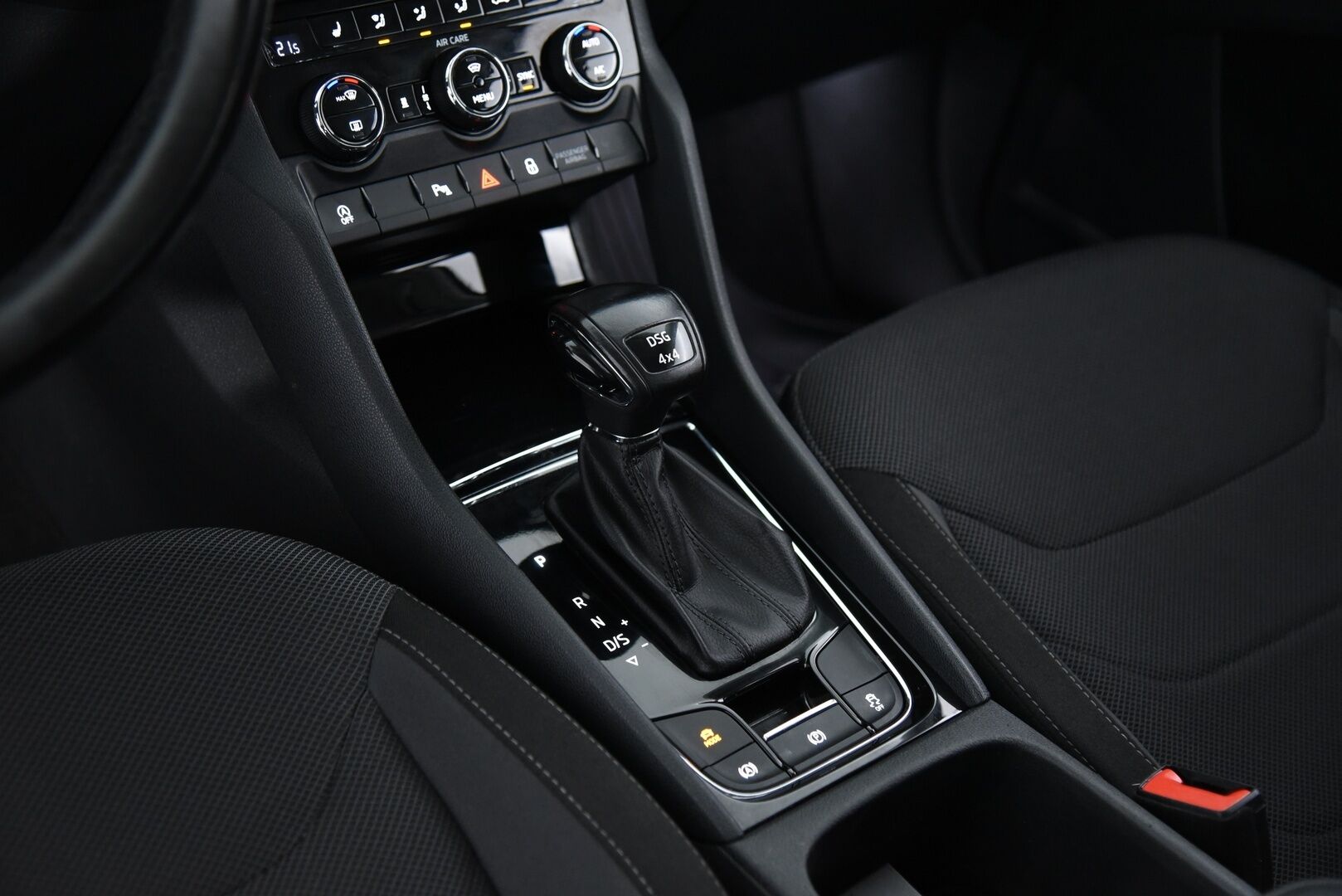 Skoda Kodiaq 2018 2,0 TDI 150 4x4 Ambition DSG Autom. / Adapt. vak. / Webasto / Vetokoukku / P-Kamera / LED / Keyless - Suomi-Auto / Lämmitettävä tuulilasi / Kaukovaloautomatiikka